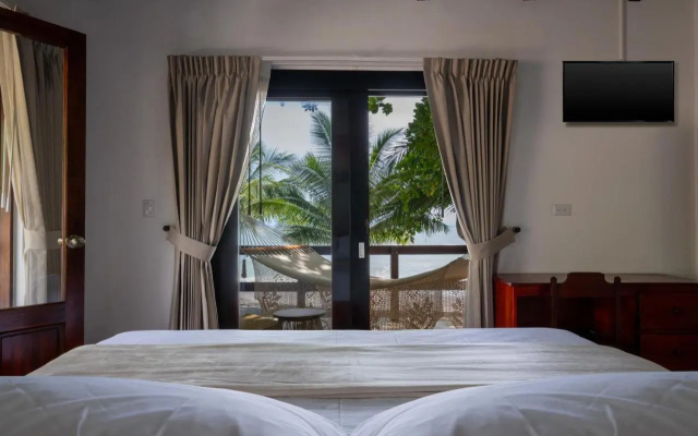 Fuego del Sol Beachfront Hotel
