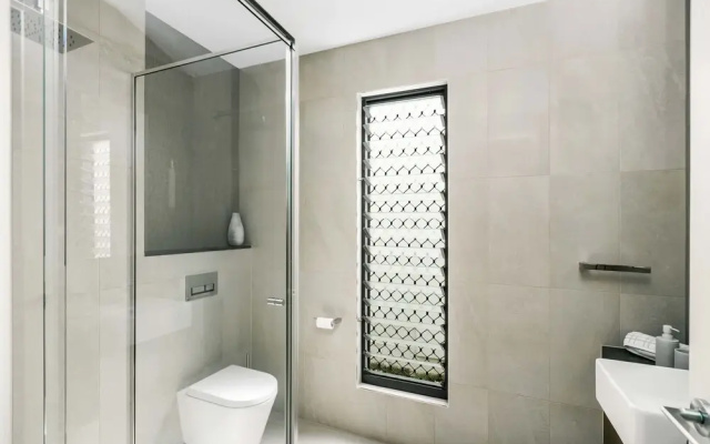 Esprit 10a Palm Cove