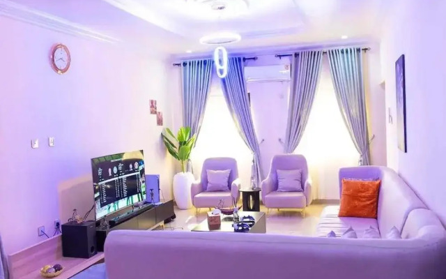 Clifford Apartment