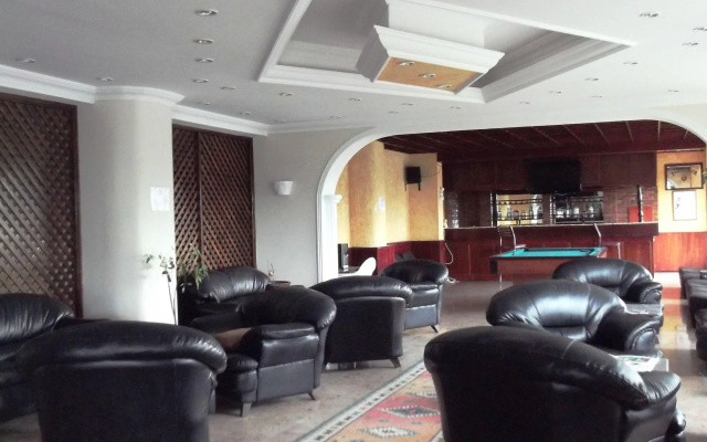 West Ada Inn