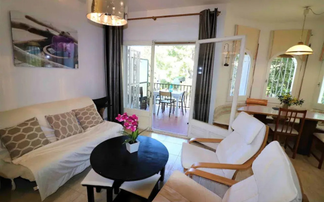 Roses Beach Apartment for 6