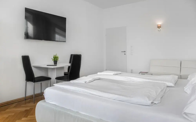 Spacious 7BR Apartment Hauptbahnhof