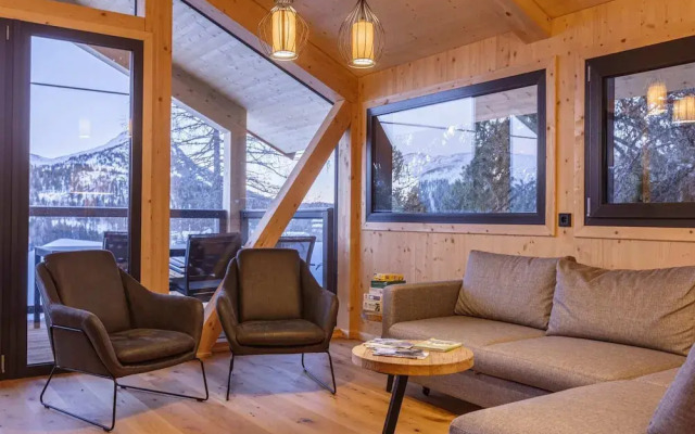 Superior Chalet With Sauna and hot tub