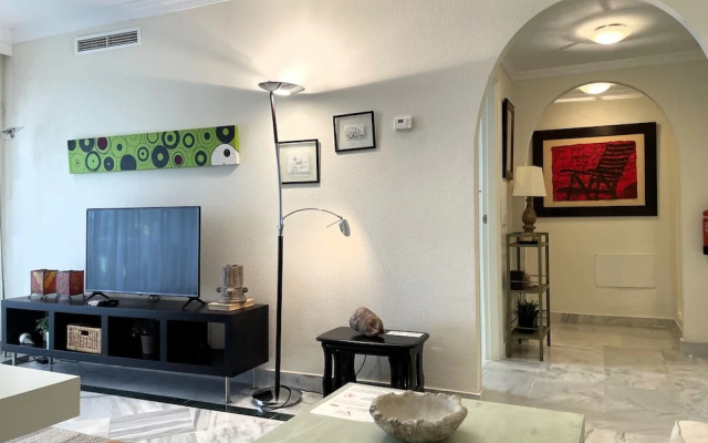 Modern 2-bedroom Apartment With Private Underground Parking Lift Access