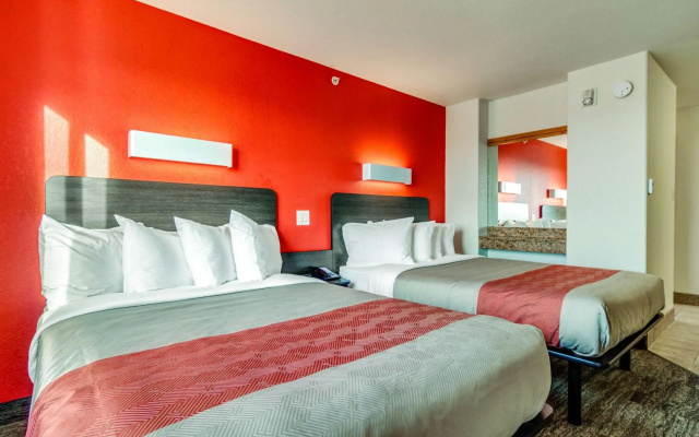 Motel 6 Saskatoon, SK
