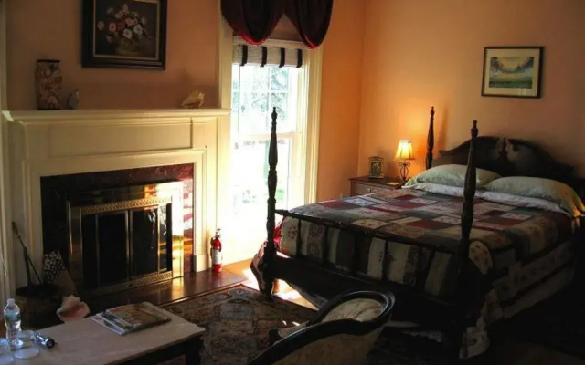 Mariaville Lake Bed and Breakfast