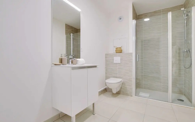 Elegant Apartment - 1 Bedroom/2 Bedrooms - Close to Paris & La Defense