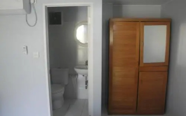 Yoyos Hotel