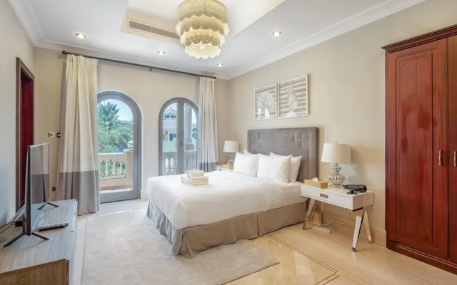 Palm Jumeirah Beach Front XL Villa w Prvt Pool