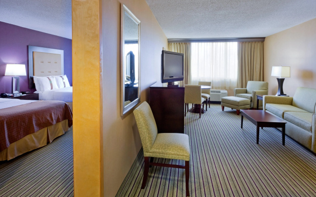 Holiday Inn & Suites Parsippany Fairfield by IHG