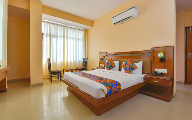 Fabhotel Royal Residency