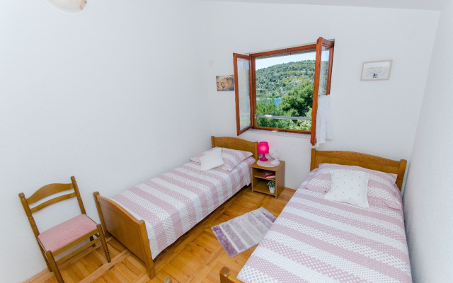 Apartment Bosiljka - by the sea: A2 Sevid, Riviera Trogir