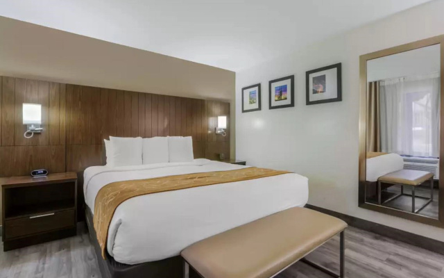 Comfort Suites Tucson near Sabino Canyon
