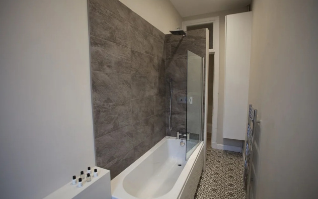 Stunning 2 Bedroom Apartment