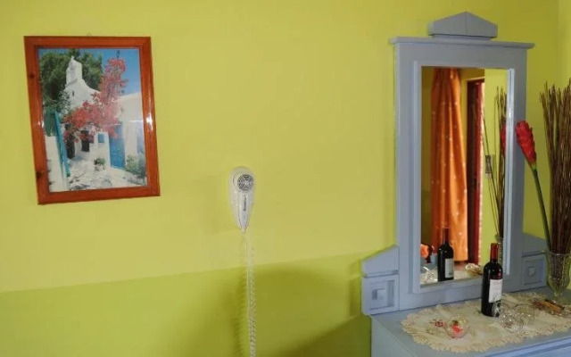 Efi Studios & Apartments