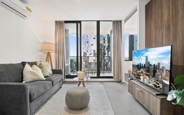 2-bed High-rise Apartment With Pool & Gym