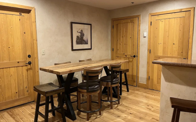 Bear Creek Lodge 107a 1 Bedroom Condo by Alpine Lodging Telluride