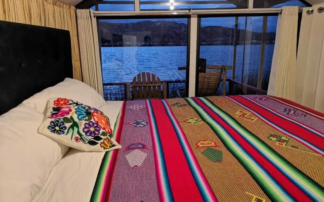 Uros Qhota Uta Lodge