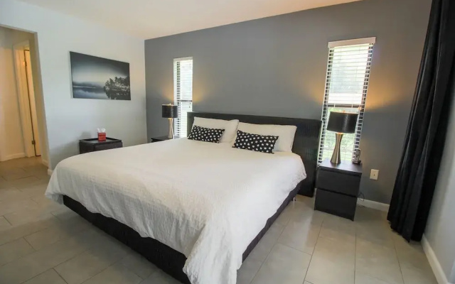 Vacation Home With A Stunning View - 870 3 Bedroom Home by RedAwning