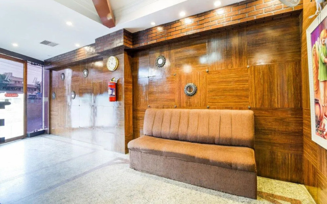 Oyo Flagship 41595 Gayatri Grand