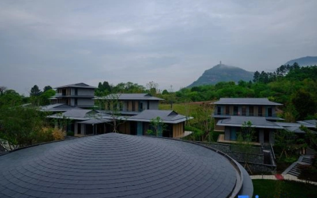 Ruolin Qiaoshangu Graden Hotel
