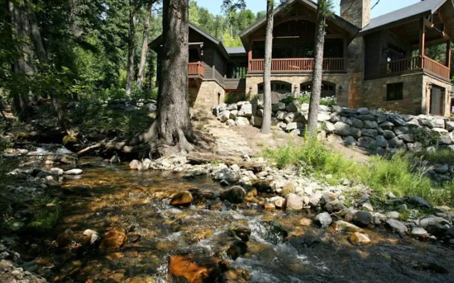 Pine Hollow by Stewart Mountain Lodging