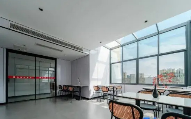 Yunmo Intelligent Audiovisual Hotel