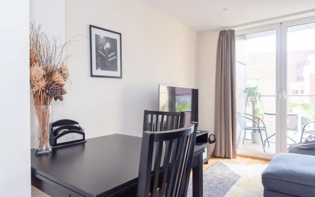 A Beautiful Modern 2 Bedroom Apartment