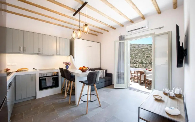 Droufakos’ home, Lux seafront apartment w. View
