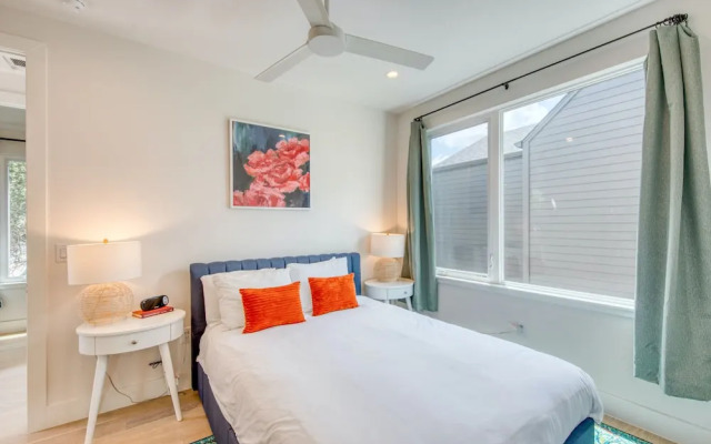 2 Homes in 1! Centrally Located Near Soco