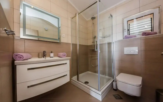 Two-bedroom Apartment Near Beach