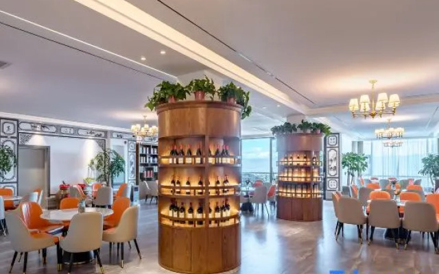 Dali Lingquanxi Banshan Health Hotel