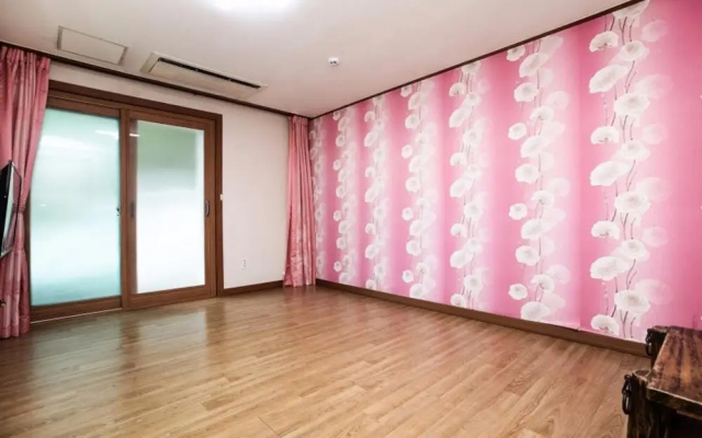 Gangneung Gyeongpo Woojeong Pension