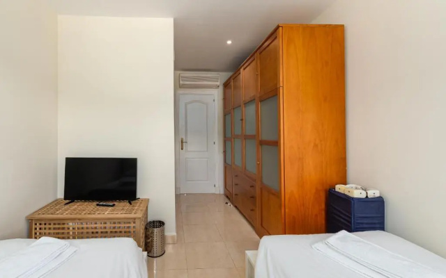 2208-Superb Apt with Amazing Seaview