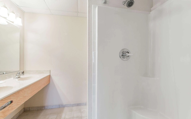 Super 8 by Wyndham Gallipolis Pt Pleasant Area