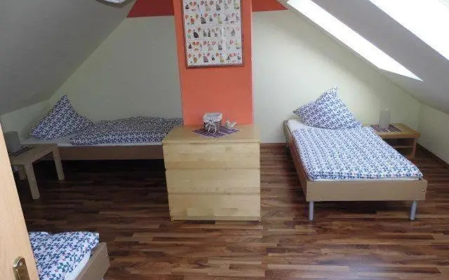 Sehr-schoene-4-Raum-Maisonette-Fewo-mit-100qm-zentral-preiswert-T9