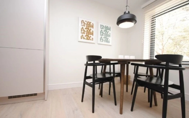 8 The Salterns, Chichester 402400
