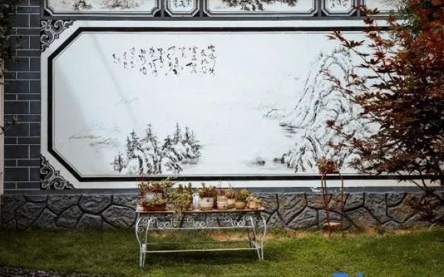 vivid courtyard of Wei Shan