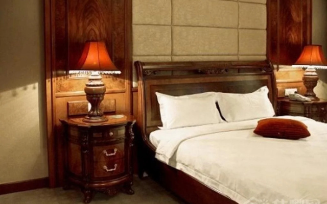 Four Seas Hotel
