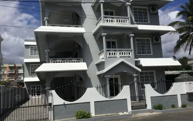 Immaculate 3-bed Apartment in Flic en Flac