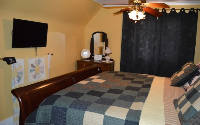 Maple Street Bed and Breakfast LLC