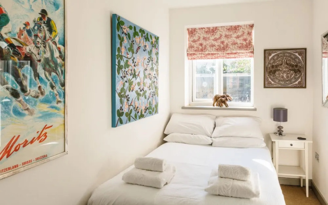 Bright and Charming Battersea Park Apartment
