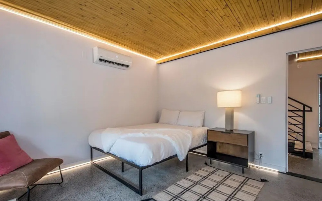 The Halifax Rooftop Home (Furnished)
