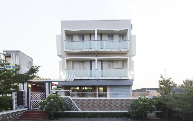 Hotel Shrinivas Executive by OYO Rooms