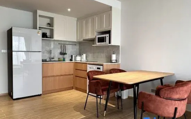 1 bdr Mountain View Apartment 50 m from Bangtao Beach