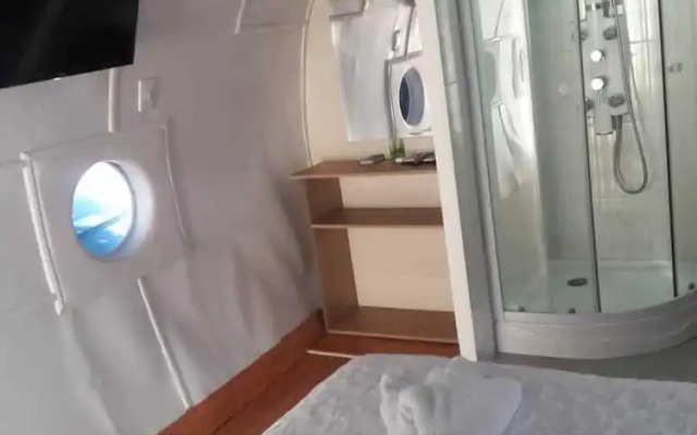 Aero Hotel