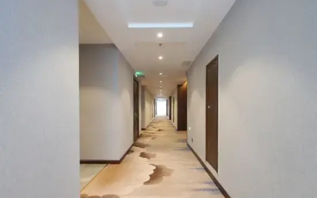 Vienna International Hotel (Yishui Kaixian International)