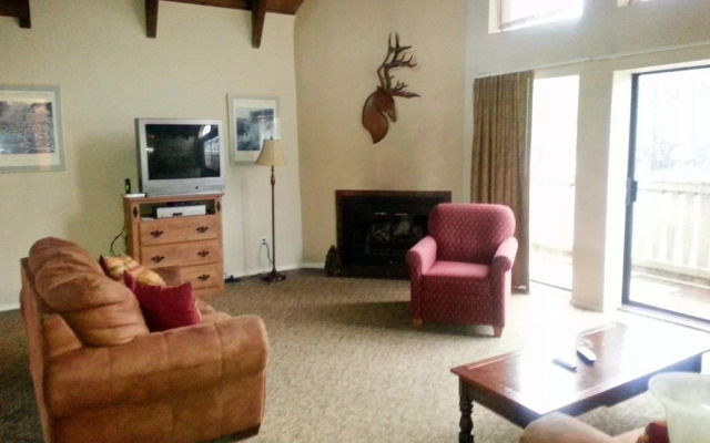 Innsbrook Village Country Club