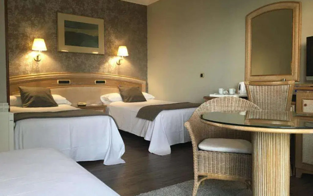 Las Rocas Playa Hotel
