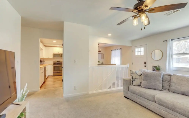 Family-friendly Lincoln Home w/ Sandbox & Grill!